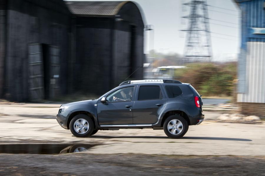  Dacia Duster Commercial 2015 года  (UK) (фото 2 из 17)